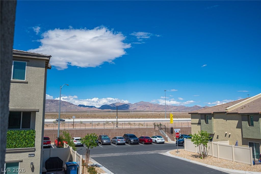 Image 13 of property listing at 2673 Champagne Gold Avenue, North Las Vegas, NV 89086