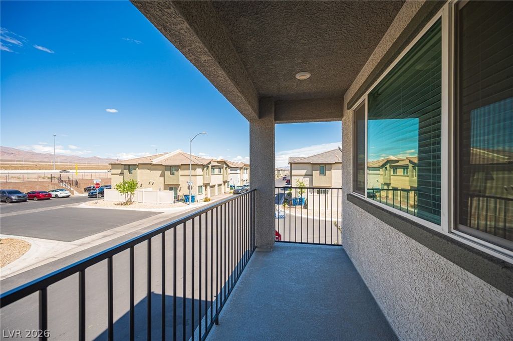 Image 2 of property listing at 2673 Champagne Gold Avenue, North Las Vegas, NV 89086