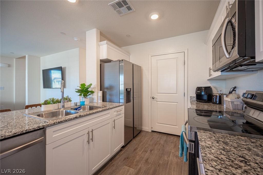 Image 22 of property listing at 2673 Champagne Gold Avenue, North Las Vegas, NV 89086