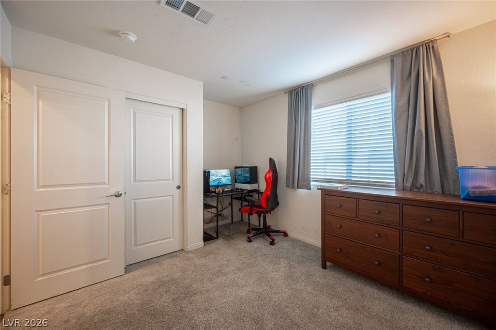 Image 7 of property listing at 2673 Champagne Gold Avenue, North Las Vegas, NV 89086