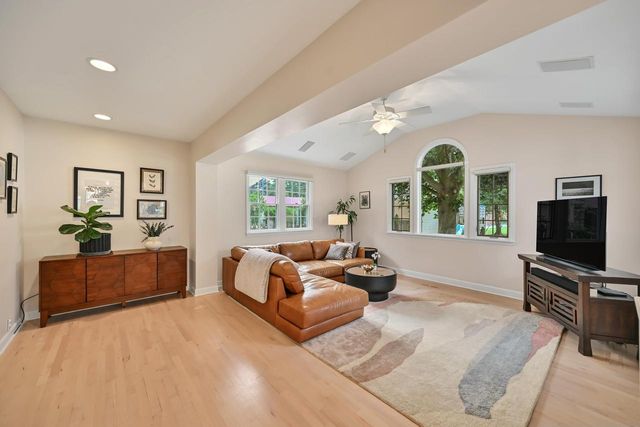 9519 Harding BOULEVARD, Wauwatosa, WI 53226