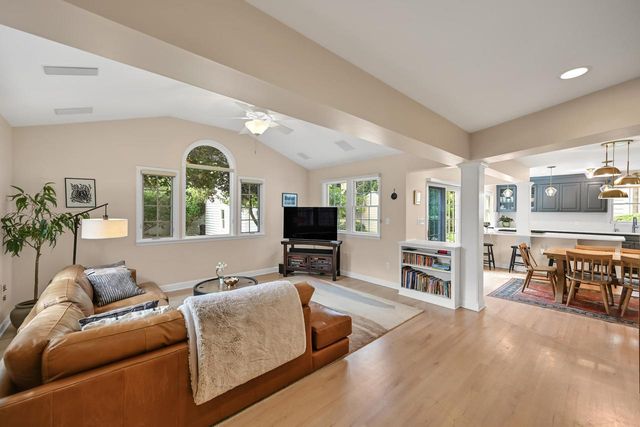 9519 Harding BOULEVARD, Wauwatosa, WI 53226