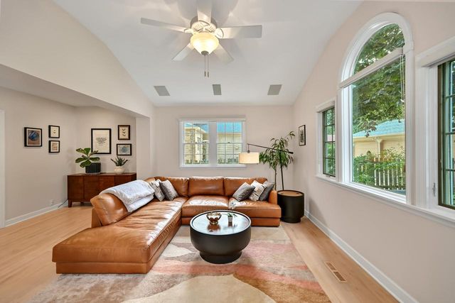 9519 Harding BOULEVARD, Wauwatosa, WI 53226