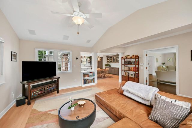 9519 Harding BOULEVARD, Wauwatosa, WI 53226