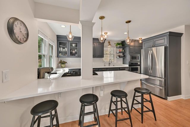 9519 Harding BOULEVARD, Wauwatosa, WI 53226