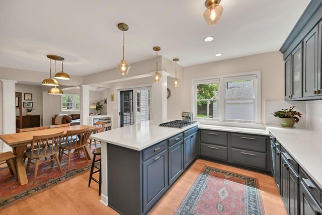 9519 Harding BOULEVARD, Wauwatosa, WI 53226