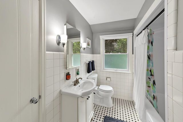 9519 Harding BOULEVARD, Wauwatosa, WI 53226