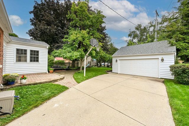 9519 Harding BOULEVARD, Wauwatosa, WI 53226