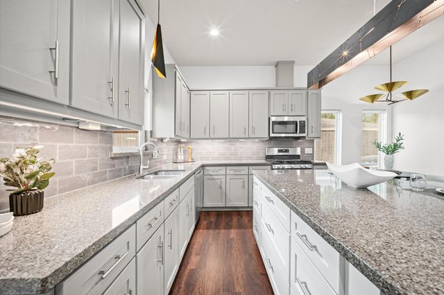 4643 Richmond Avenue, Houston, TX 77027