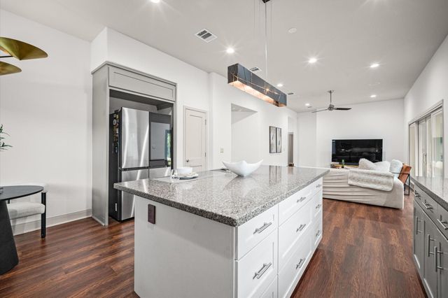 4643 Richmond Avenue, Houston, TX 77027
