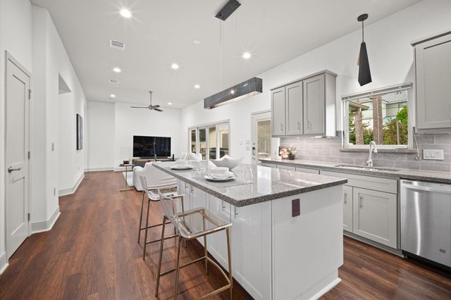 4643 Richmond Avenue, Houston, TX 77027