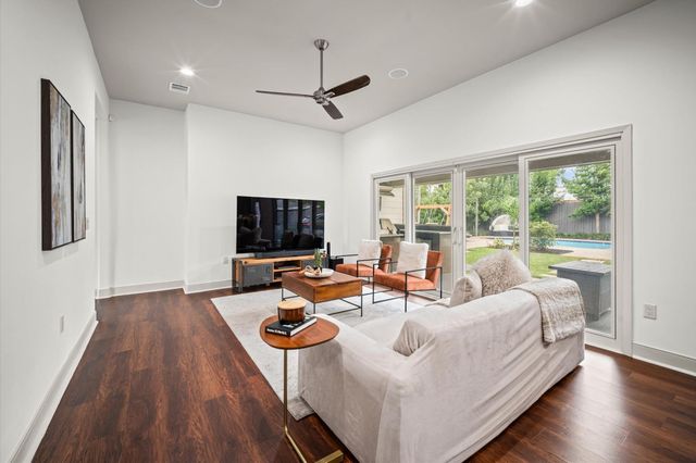 4643 Richmond Avenue, Houston, TX 77027