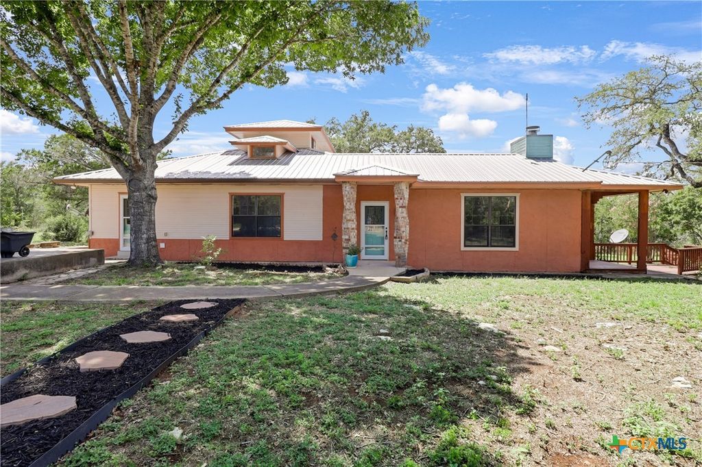 2211 Hilliard Road, San Marcos, TX 78666