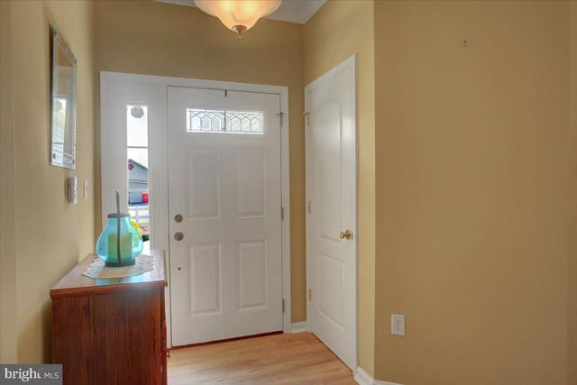 18 LANTERN LN, Shippensburg, PA 17257