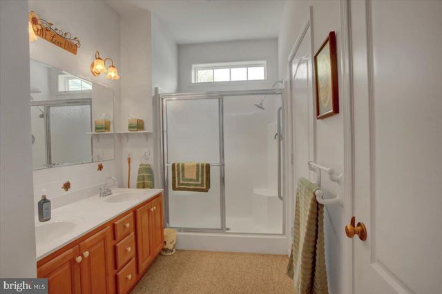 18 LANTERN LN, Shippensburg, PA 17257