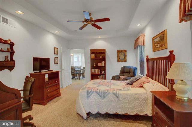 18 LANTERN LN, Shippensburg, PA 17257