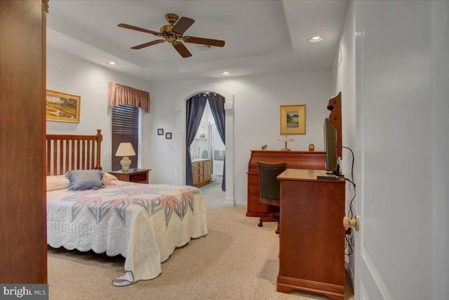 18 LANTERN LN, Shippensburg, PA 17257