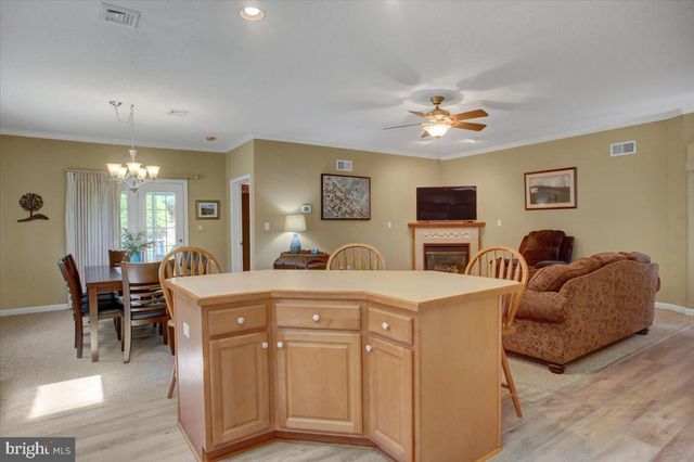 18 LANTERN LN, Shippensburg, PA 17257