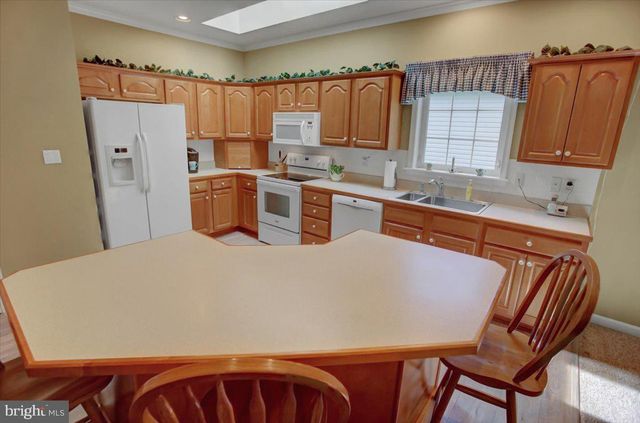 18 LANTERN LN, Shippensburg, PA 17257