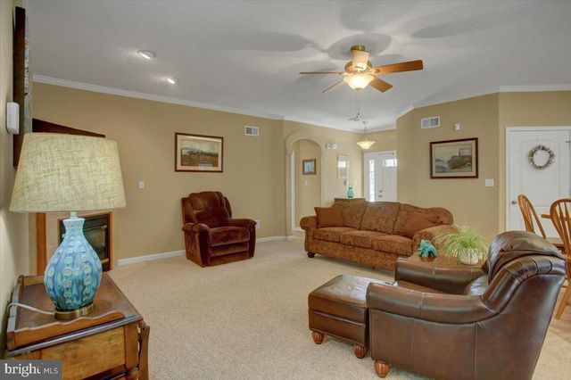 18 LANTERN LN, Shippensburg, PA 17257