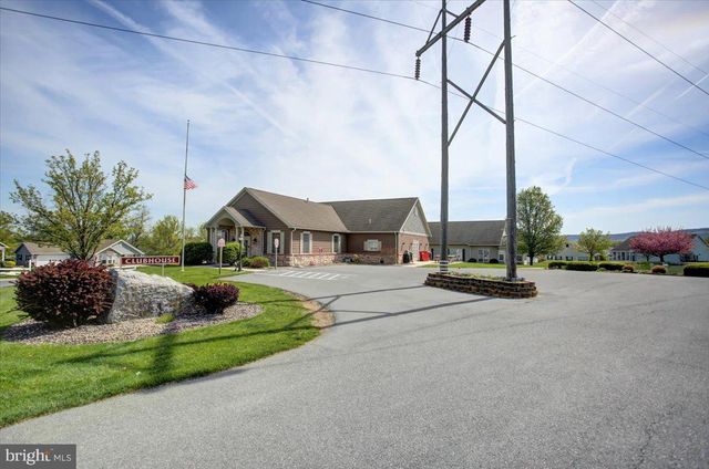18 LANTERN LN, Shippensburg, PA 17257