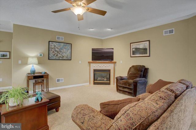 18 LANTERN LN, Shippensburg, PA 17257