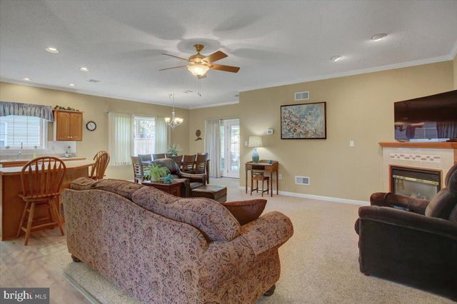 18 LANTERN LN, Shippensburg, PA 17257