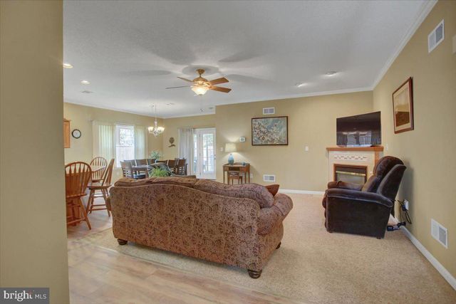 18 LANTERN LN, Shippensburg, PA 17257