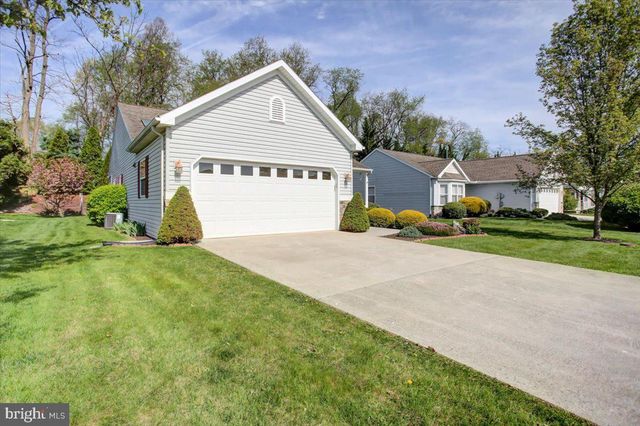 18 LANTERN LN, Shippensburg, PA 17257