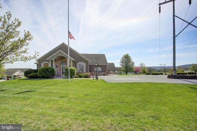 18 LANTERN LN, Shippensburg, PA 17257