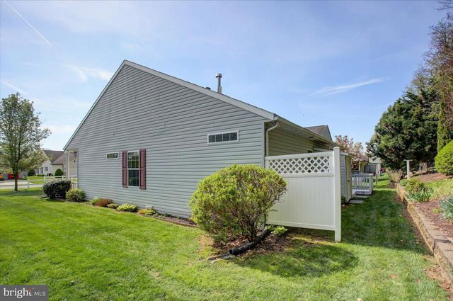 18 LANTERN LN, Shippensburg, PA 17257