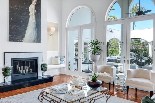 180 Edgemere WAY S, Naples, FL 34105