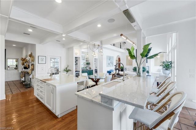 180 Edgemere WAY S, Naples, FL 34105