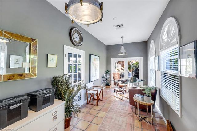 180 Edgemere WAY S, Naples, FL 34105