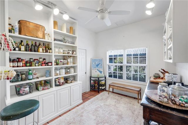 180 Edgemere WAY S, Naples, FL 34105