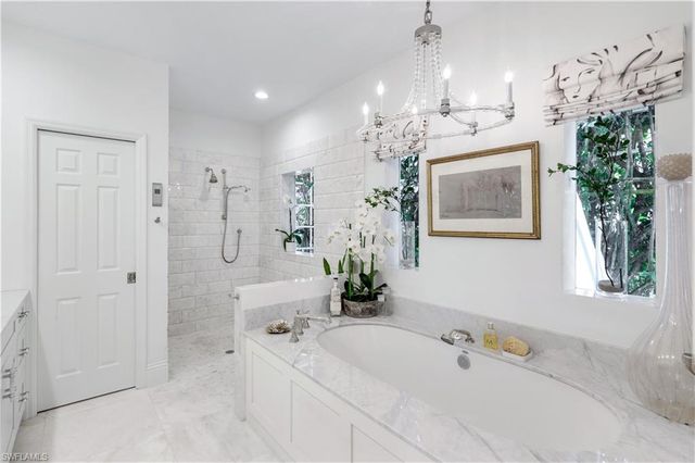 180 Edgemere WAY S, Naples, FL 34105