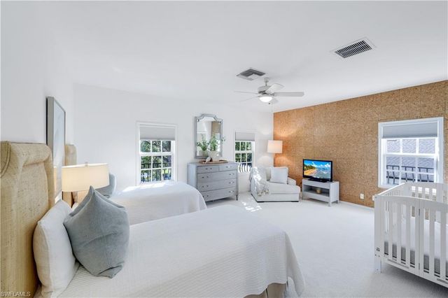 180 Edgemere WAY S, Naples, FL 34105