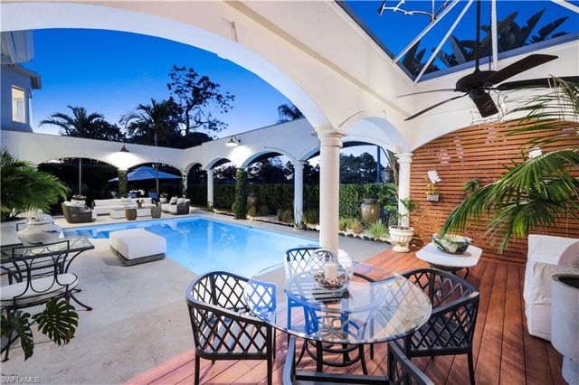 180 Edgemere WAY S, Naples, FL 34105