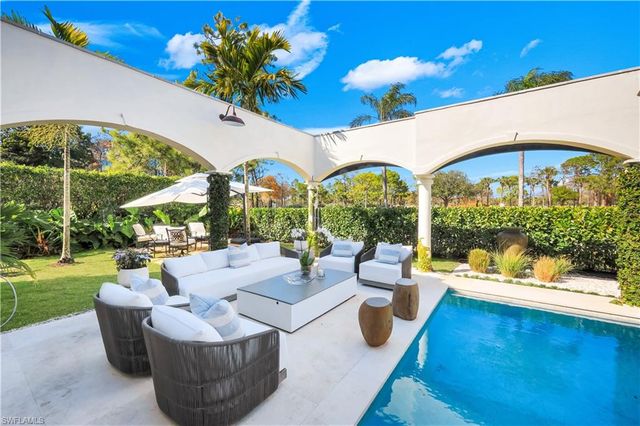 180 Edgemere WAY S, Naples, FL 34105