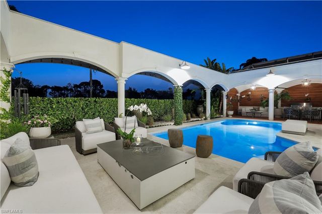 180 Edgemere WAY S, Naples, FL 34105