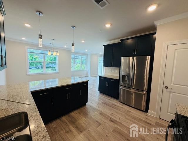 810 Greenland Square, Highland Park, NJ 08904