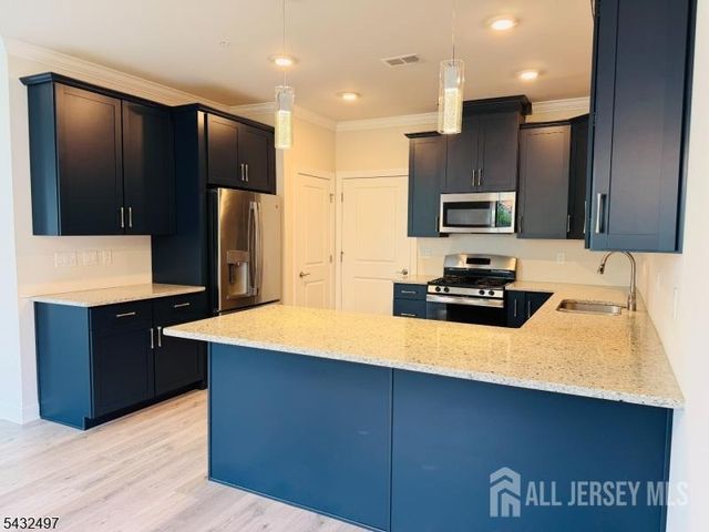 810 Greenland Square, Highland Park, NJ 08904