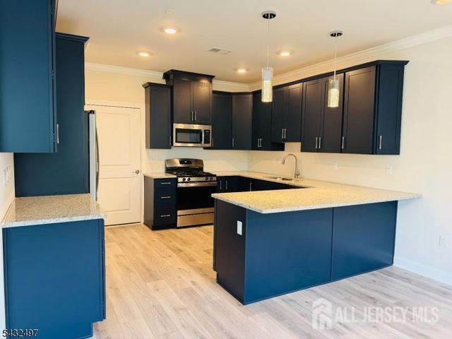 810 Greenland Square, Highland Park, NJ 08904