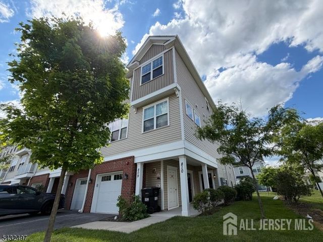 810 Greenland Square, Highland Park, NJ 08904