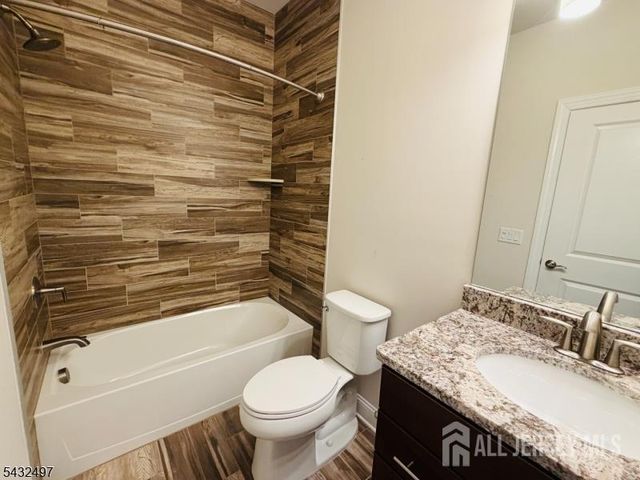 810 Greenland Square, Highland Park, NJ 08904