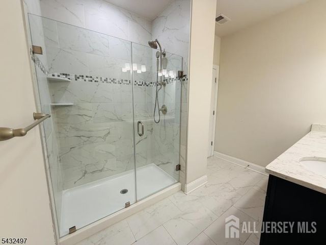 810 Greenland Square, Highland Park, NJ 08904