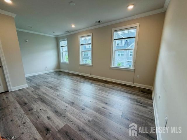 810 Greenland Square, Highland Park, NJ 08904