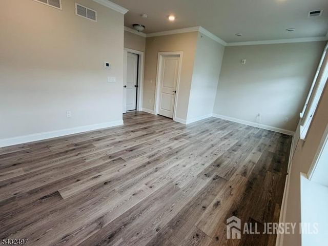 810 Greenland Square, Highland Park, NJ 08904