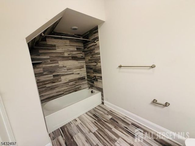 810 Greenland Square, Highland Park, NJ 08904
