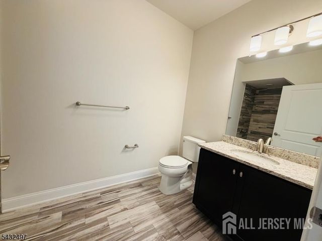 810 Greenland Square, Highland Park, NJ 08904